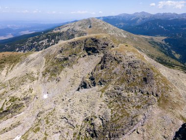 Bulgaristan 'ın Ürkütücü Göl yakınlarındaki Rila Dağı' nın şaşırtıcı hava manzarası