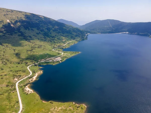 Belmeken Barajı 'nın şaşırtıcı hava manzarası, Rila dağı, Bulgaristan