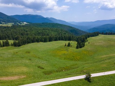 Bulgaristan 'ın Belmeken Barajı yakınlarındaki Rila dağının şaşırtıcı hava manzarası