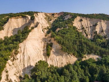 Rozhen kum piramitlerinin hava günbatımı manzarası, Blagoevgrad bölgesi, Bulgaristan