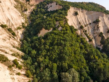 Rozhen kum piramitlerinin hava günbatımı manzarası, Blagoevgrad bölgesi, Bulgaristan