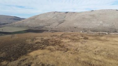 Aldomirovtsi bataklığının hava sonbahar manzarası, Sofya bölgesi, Bulgaristan