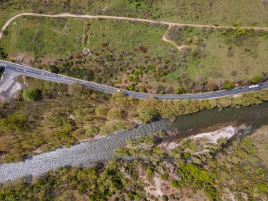 Bulgaristan 'ın Kresna Vadisi' nden geçen Struma Nehri 'nin şaşırtıcı hava manzarası