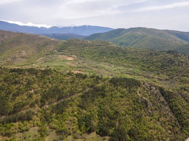 Bulgaristan 'ın Kresna Vadisi' nden geçen Struma Nehri 'nin şaşırtıcı hava manzarası