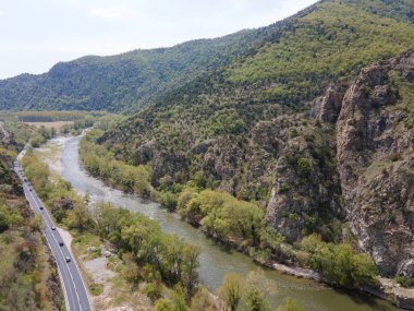 Bulgaristan 'ın Kresna Vadisi' nden geçen Struma Nehri 'nin şaşırtıcı hava manzarası