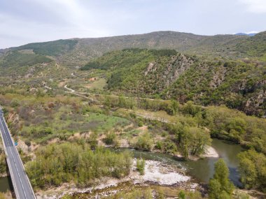 Bulgaristan 'ın Kresna Vadisi' nden geçen Struma Nehri 'nin şaşırtıcı hava manzarası