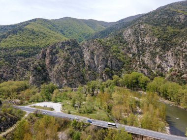 Bulgaristan 'ın Kresna Vadisi' nden geçen Struma Nehri 'nin şaşırtıcı hava manzarası