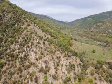 Bulgaristan 'ın Kresna Vadisi' nden geçen Struma Nehri 'nin şaşırtıcı hava manzarası