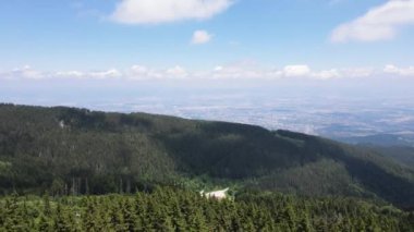 Bulgaristan 'ın Sofya Şehir Bölgesi, Vitosha Dağı' nın havadan yaz manzarası
