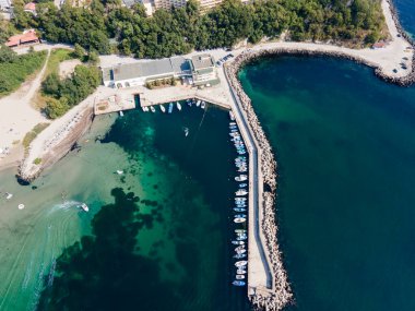Bulgaristan 'ın Burgaz Bölgesi' ndeki Kiten kasabasının Güney Sahili 'nin şaşırtıcı hava manzarası