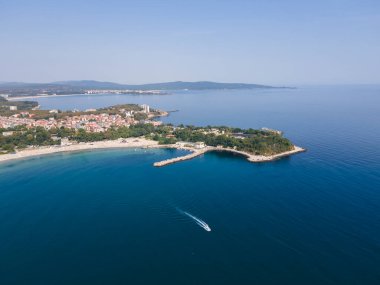 Bulgaristan 'ın Burgaz Bölgesi' ndeki Kiten kasabasının Güney Sahili 'nin şaşırtıcı hava manzarası