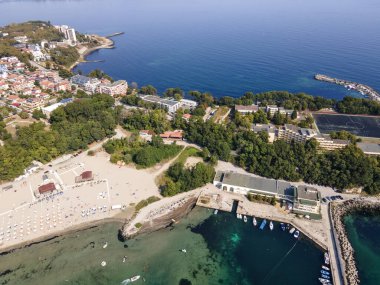 Bulgaristan 'ın Burgaz Bölgesi' ndeki Kiten kasabasının Güney Sahili 'nin şaşırtıcı hava manzarası