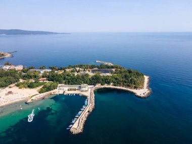 Bulgaristan 'ın Burgaz Bölgesi' ndeki Kiten kasabasının Güney Sahili 'nin şaşırtıcı hava manzarası