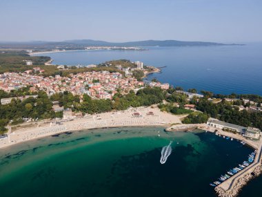 Bulgaristan 'ın Burgaz Bölgesi' ndeki Kiten kasabasının Güney Sahili 'nin şaşırtıcı hava manzarası