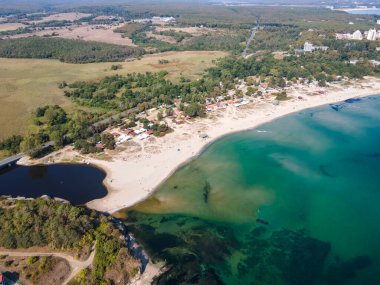 Bulgaristan 'ın Burgaz Bölgesi' ndeki Kiten kasabasının Güney Sahili 'nin şaşırtıcı hava manzarası