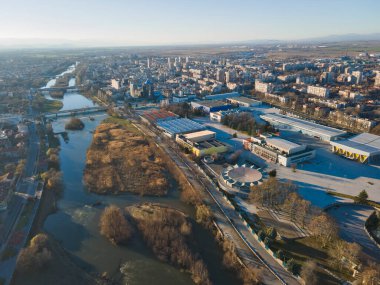 Bulgaristan 'ın Filibe kenti Maritsa nehri ve panoramasının şaşırtıcı hava manzarası