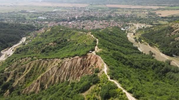 Kaya Oluşumunun Hava Görüntüsü Stob Piramitleri Rila Dağı Kyustendil Bölgesi — Stok video