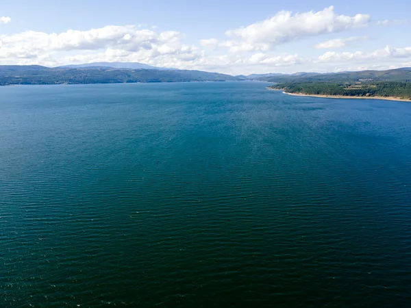 Bulgaristan 'ın Sofya kenti yakınlarındaki Iskar Barajı' nın hava manzarası