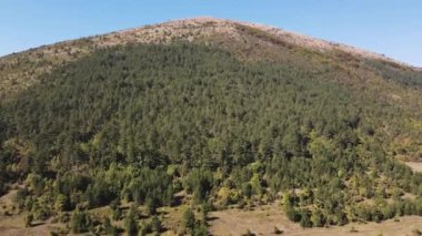 Bulgaristan 'ın Pernik bölgesindeki Lyubash Dağı' nın İnanılmaz Sonbahar Manzarası