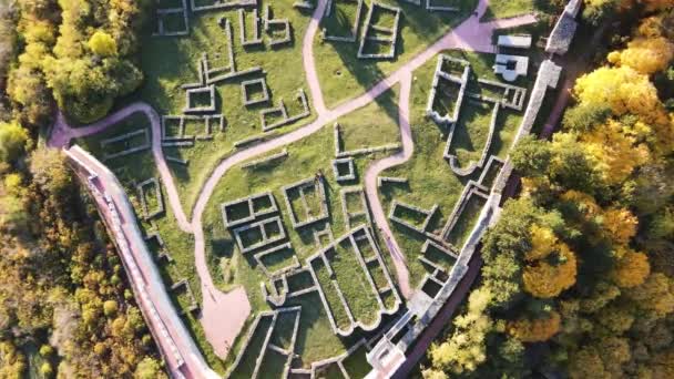 Vista Aérea Ruínas Fortaleza Medieval Cracra Perto Cidade Pernik Bulgária — Vídeo de Stock