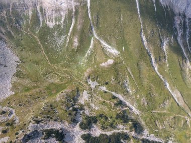 Bulgaristan 'ın Vihren Tepesi yakınlarındaki Pirin Dağı' nın şaşırtıcı hava manzarası