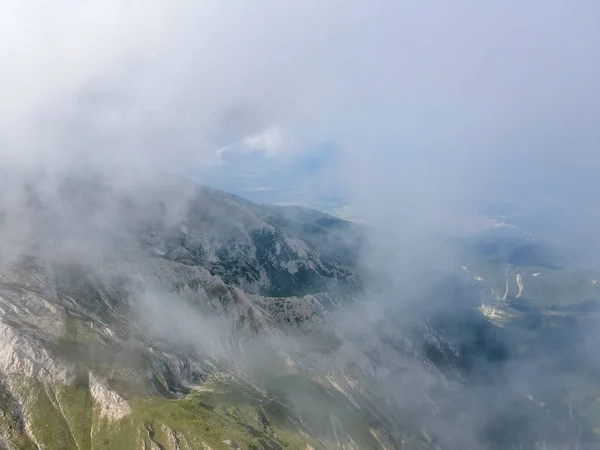 保加利亚维赫伦峰附近皮林山惊人的空中景观 — 图库照片
