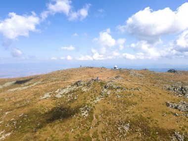 Bulgaristan 'ın Sofya kentindeki Cherni Vrah Tepesi yakınlarındaki Vitosha Dağı' nın hava manzarası