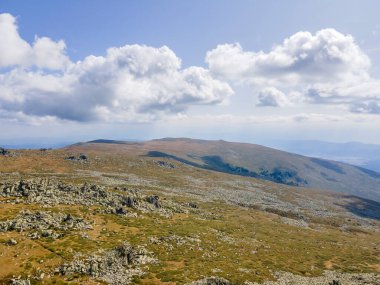 Bulgaristan 'ın Sofya kentindeki Cherni Vrah Tepesi yakınlarındaki Vitosha Dağı' nın hava manzarası