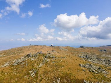 Bulgaristan 'ın Sofya kentindeki Cherni Vrah Tepesi yakınlarındaki Vitosha Dağı' nın hava manzarası