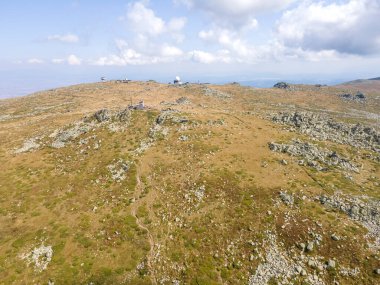 Bulgaristan 'ın Sofya kentindeki Cherni Vrah Tepesi yakınlarındaki Vitosha Dağı' nın hava manzarası