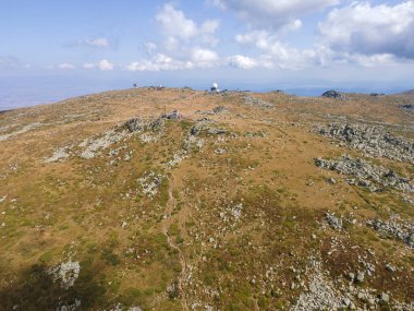 Bulgaristan 'ın Sofya kentindeki Cherni Vrah Tepesi yakınlarındaki Vitosha Dağı' nın hava manzarası