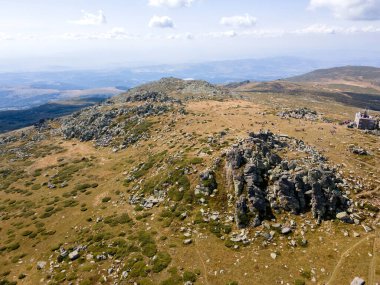 Bulgaristan 'ın Sofya kentindeki Cherni Vrah Tepesi yakınlarındaki Vitosha Dağı' nın hava manzarası