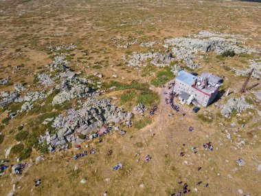 Bulgaristan 'ın Sofya kentindeki Cherni Vrah Tepesi yakınlarındaki Vitosha Dağı' nın hava manzarası
