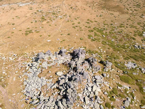 Bulgaristan 'ın Sofya kentindeki Cherni Vrah Tepesi yakınlarındaki Vitosha Dağı' nın hava manzarası