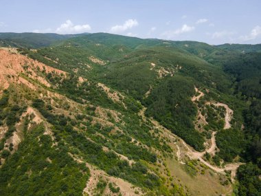 Kaya oluşumunun şaşırtıcı hava manzarası Stob piramitleri, Rila Dağı, Kyustendil bölgesi, Bulgaristan