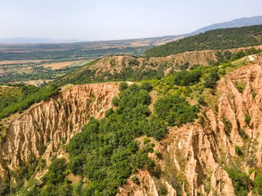 Kaya oluşumunun şaşırtıcı hava manzarası Stob piramitleri, Rila Dağı, Kyustendil bölgesi, Bulgaristan
