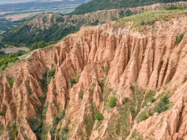 Kaya oluşumunun şaşırtıcı hava manzarası Stob piramitleri, Rila Dağı, Kyustendil bölgesi, Bulgaristan