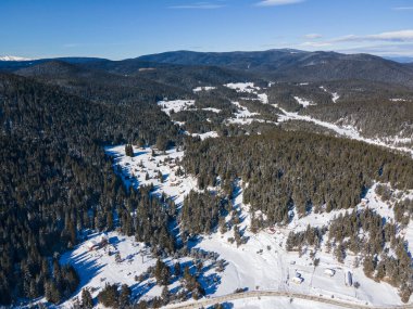Bulgaristan 'ın Buzdan Pazardzhik Bölgesi ile kaplı Bekika Barajı' nın kış manzarası