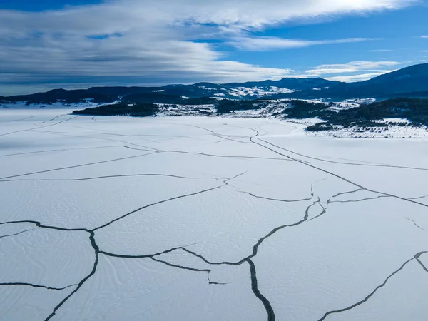 Vista Aérea Invierno Del Embalse Batak Cubierto Hielo Región Pazardzhik —  Fotos de Stock