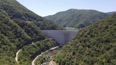 Bulgaristan 'ın Smolyan Bölgesi, Tsankov kamak Barajı' nın hava manzarası