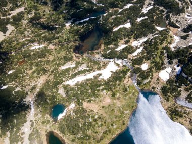 Bulgaristan 'ın Popovo Gölü yakınlarındaki Pirin Dağı' nın şaşırtıcı hava manzarası