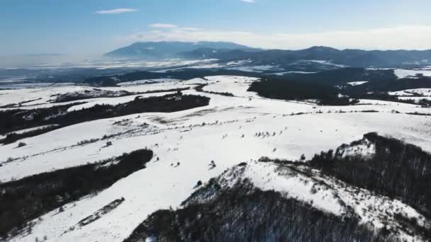 Flygfoto Vinterutsikt Över Lyulin Mountain Täckt Med Snö Sofia City — Stockvideo
