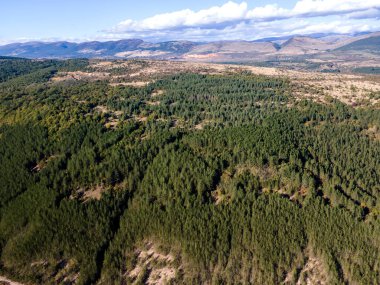 Nishava nehri boğazının havadan sonbahar manzarası, Balkan Dağları, Bulgaristan