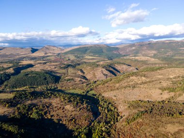 Nishava nehri boğazının havadan sonbahar manzarası, Balkan Dağları, Bulgaristan