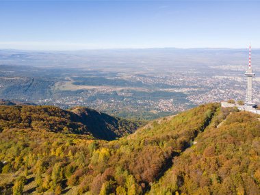 Bulgaristan 'ın Kopititoto bölgesi ve Sofya kentindeki Vitosha Dağı' nın Sonbahar havası manzarası