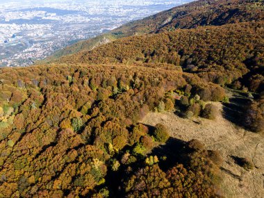 Bulgaristan 'ın Kopititoto bölgesi ve Sofya kentindeki Vitosha Dağı' nın Sonbahar havası manzarası