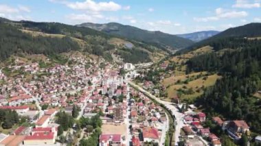 Bulgaristan 'ın ünlü kayak beldesi Chepelare' nin hava manzarası, Smolyan Bölgesi, Bulgaristan