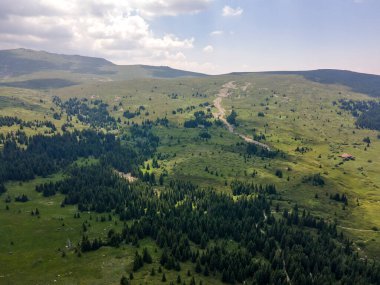 Bulgaristan 'ın Sofya Şehir Bölgesi, Vitosha Dağı' ndaki Konyarnika bölgesinin havadan görüntüsü