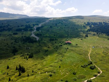 Bulgaristan 'ın Sofya Şehir Bölgesi, Vitosha Dağı' ndaki Konyarnika bölgesinin havadan görüntüsü