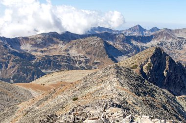 Bulgaristan 'ın Polezhan Tepesi yakınlarındaki Pirin Dağı' nın Şaşırtıcı Manzarası